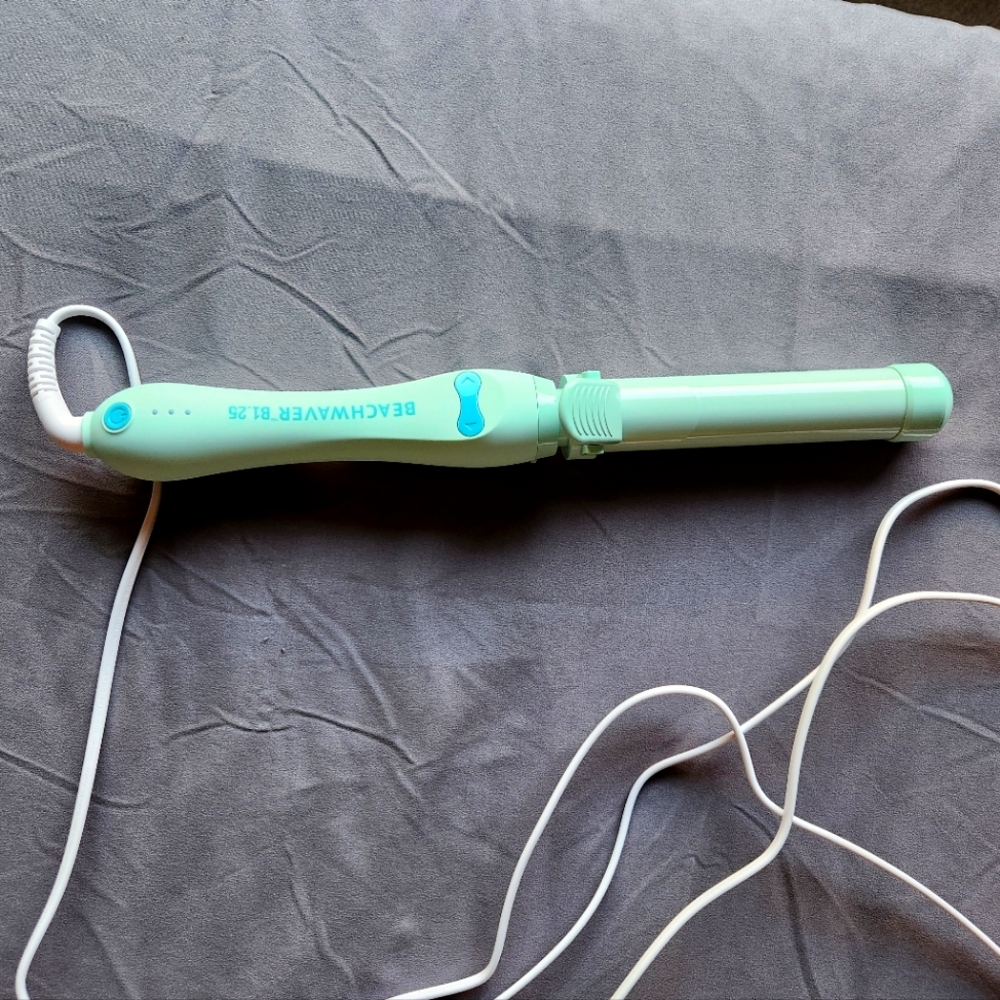 Beachwaver Mint Green Curling Iron 1.25